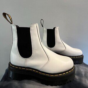 Doc Martens 2976 Smooth Leather Platform Chelsea Boots